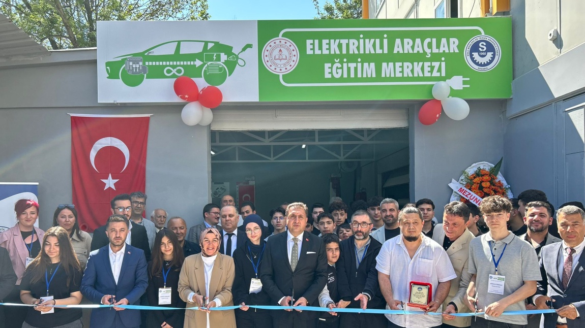 OKULUMUZ ELEKTRİKLİ ARAÇLAR EĞİTİM MERKEZİ AÇILIŞI GERÇEKLEŞTİRİLDİ