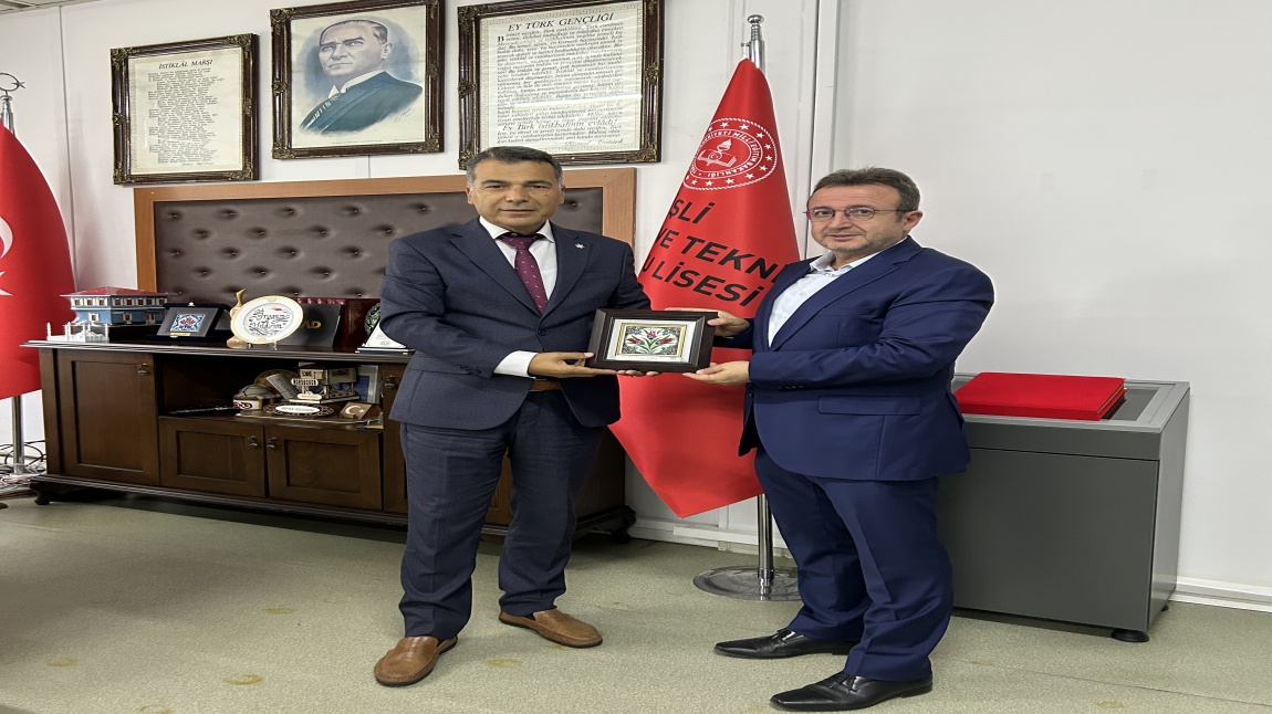 EĞİTİME DESTEK PLATFORMU(EDEP) ŞİŞLİ İLÇE BAŞKANI ŞENER KAYA VE YÖNETİM KURULU ÜYELERİ OKULUMUZA ZİYARETTE BULUNDULAR
